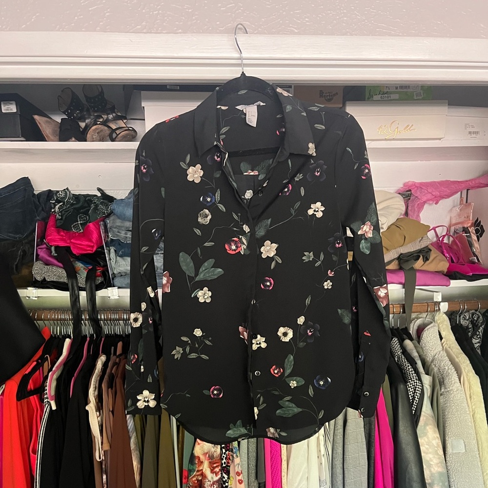 H&M floral moody black long sleeve button down blouse 4